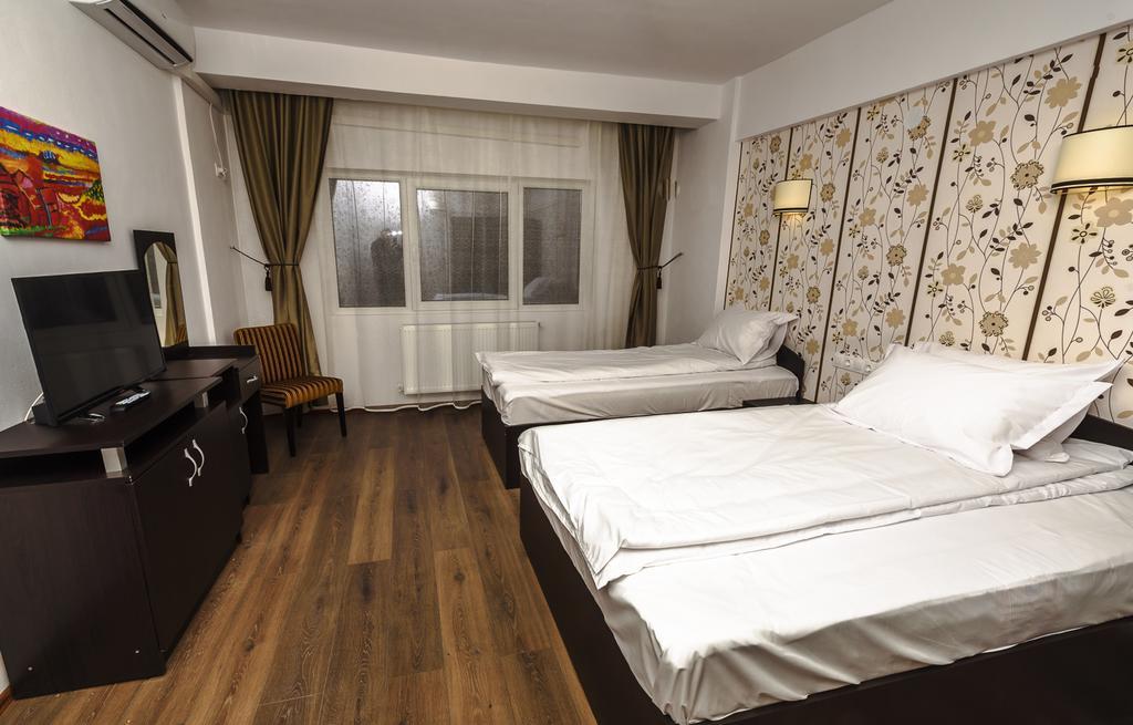 Sara'S Sons Hotel Baile Herculane Luaran gambar